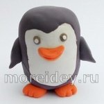 Поделка пингвин из контейнера от киндер-сюрприза