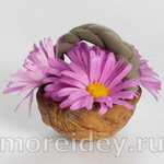 Поделки из ореховой скорлупы: корзинка с цветами