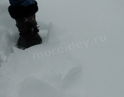 наст на снегу - ломающийся под ногами лед
