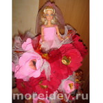 Кукла в платье из конфет и цветов